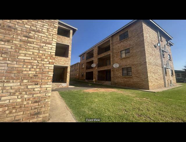 2 BEDROOM TOWNHOUSE FOR SALE IN ALBERTSDAL
